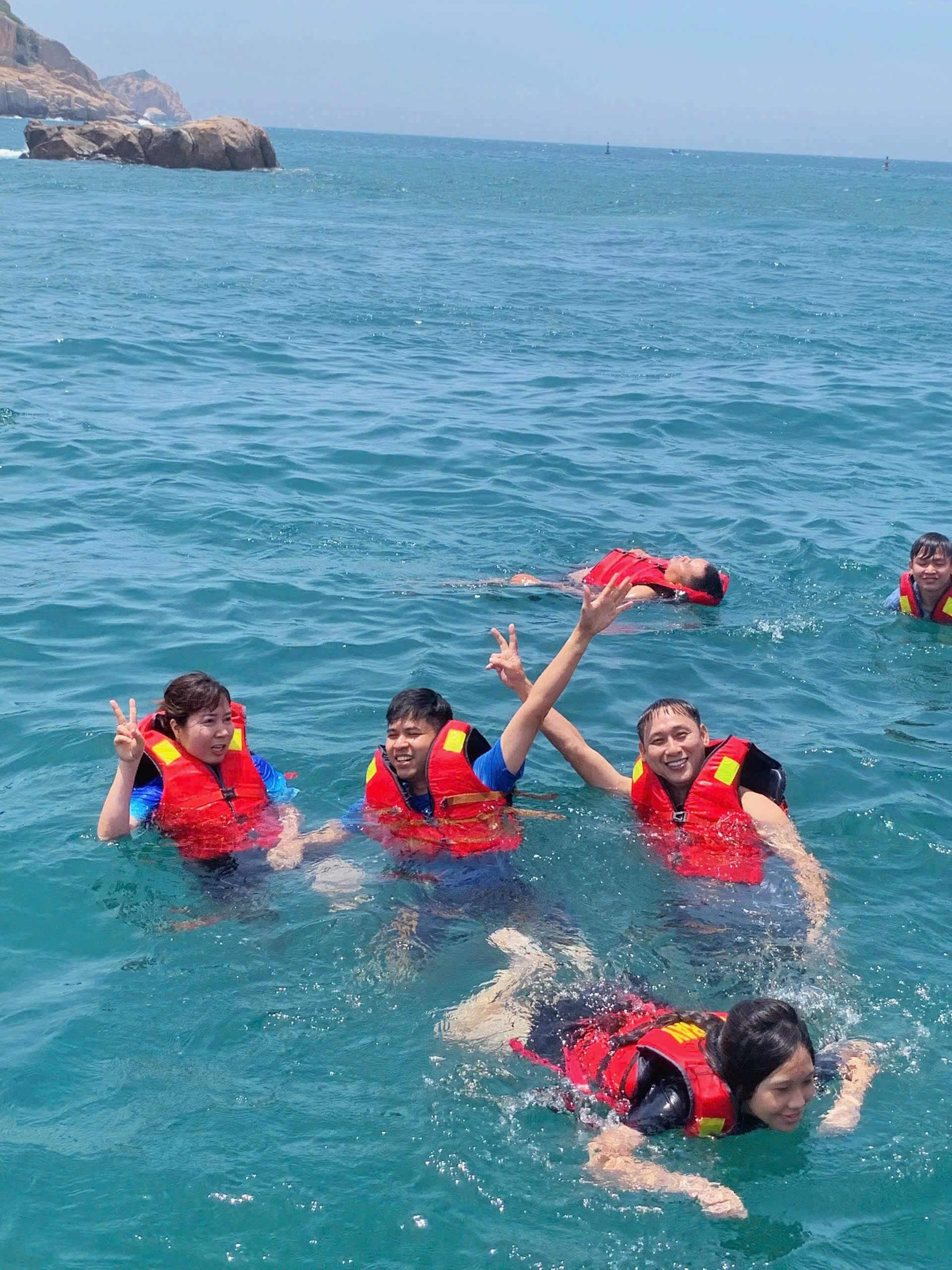 Tour Khach Doan Ninh Chu Vinh Hy 13 6 010