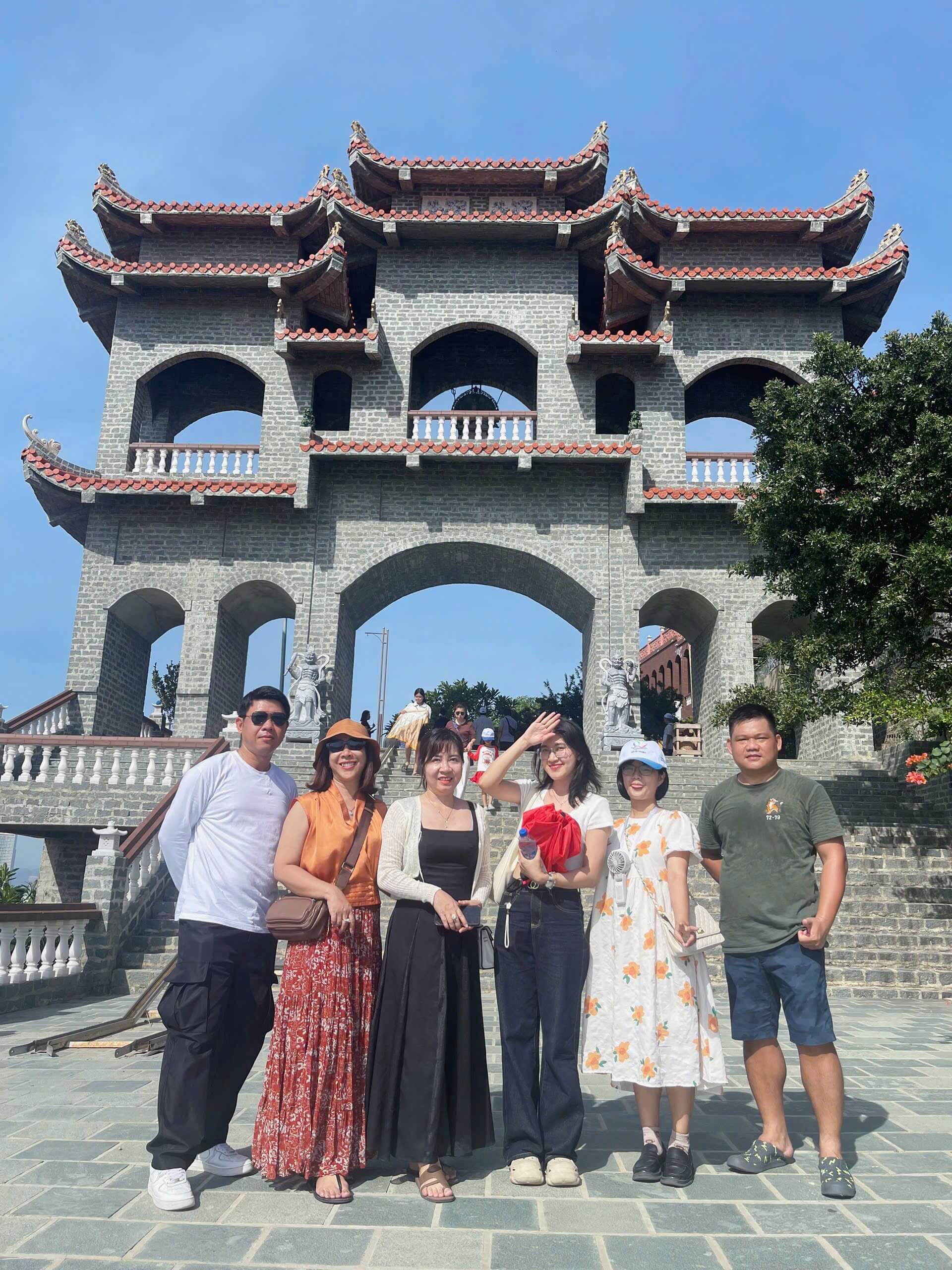 Tour Khach Doan Ninh Chu Vinh Hy 13 6 014