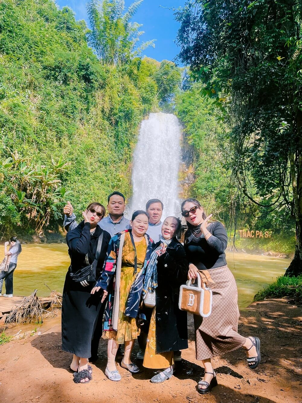 Tour Ghep Mang Den 13 11 2025 02