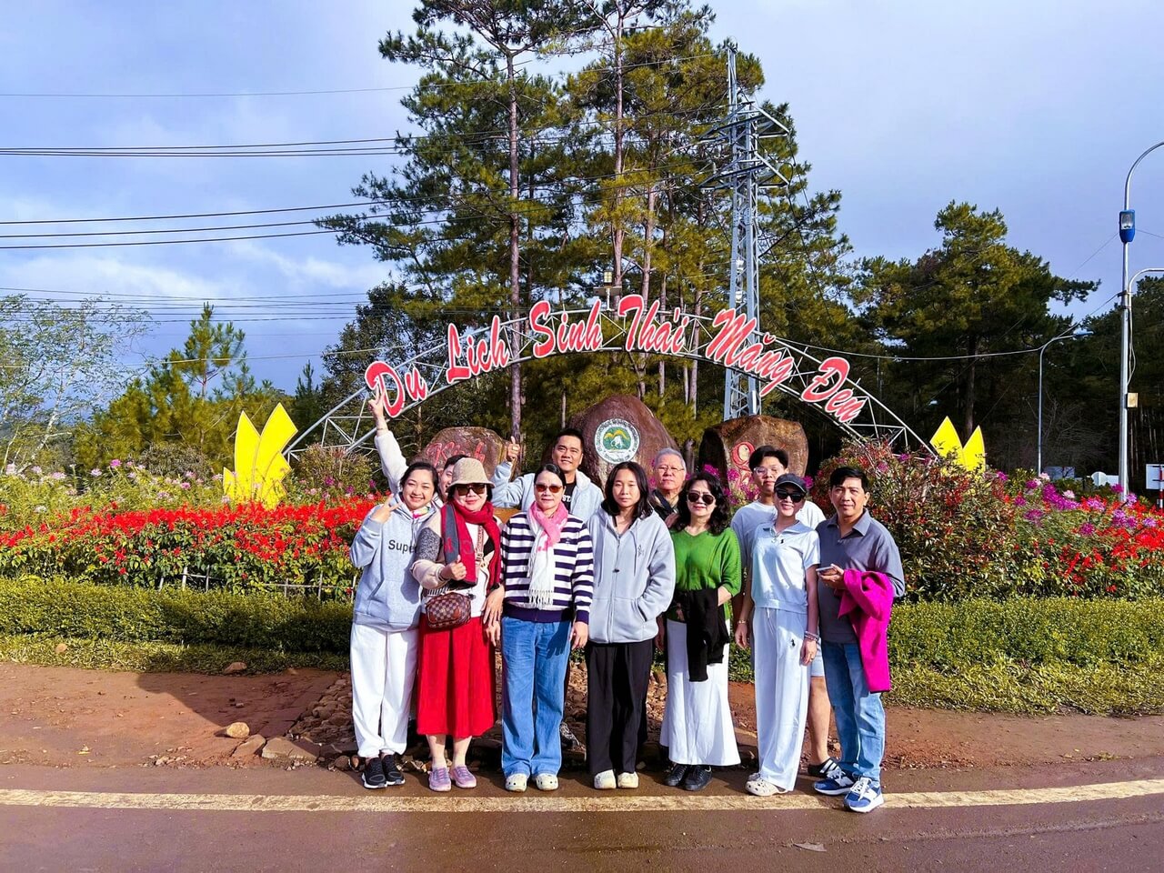 Tour Ghep Mang Den 01 01 2026 11