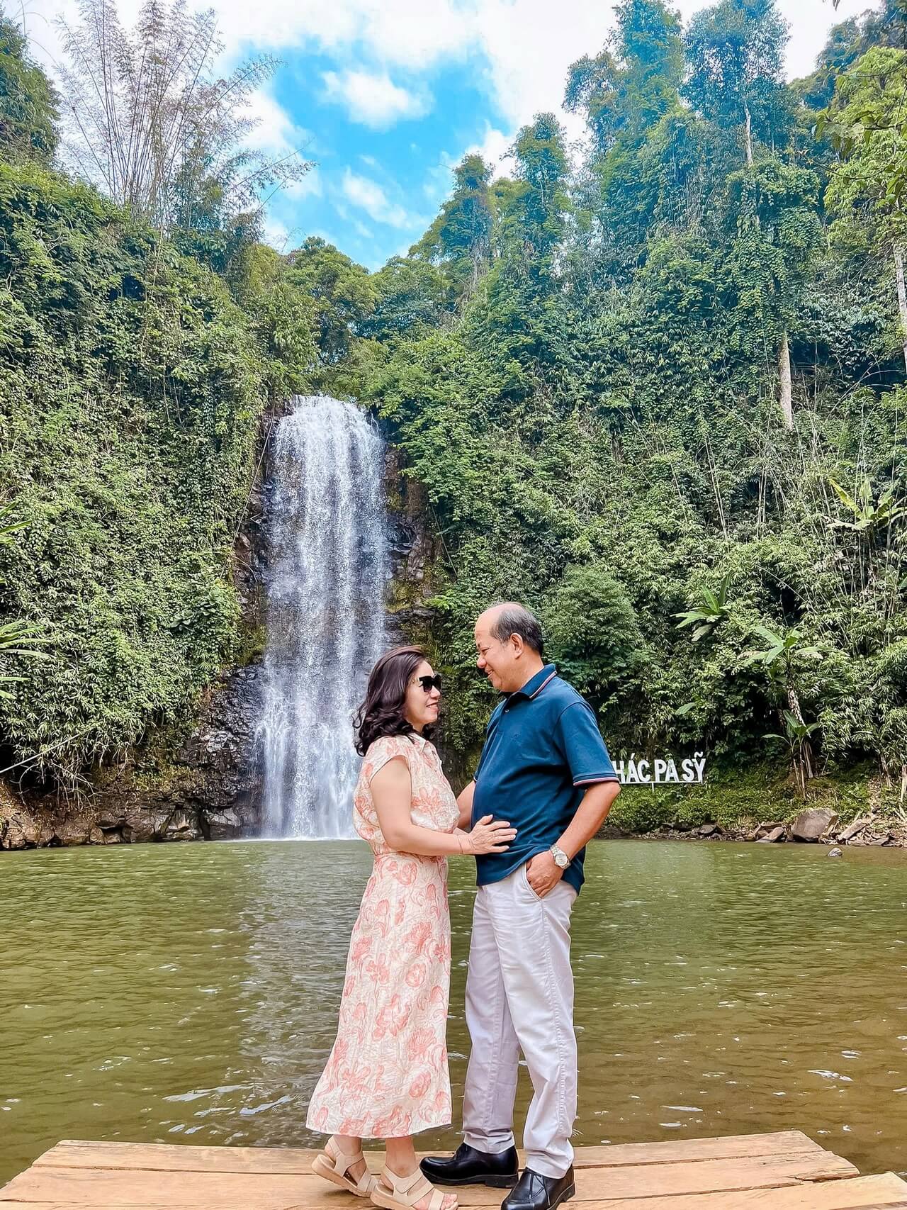 Tour Ghep Mang Den 18 03 2026 01