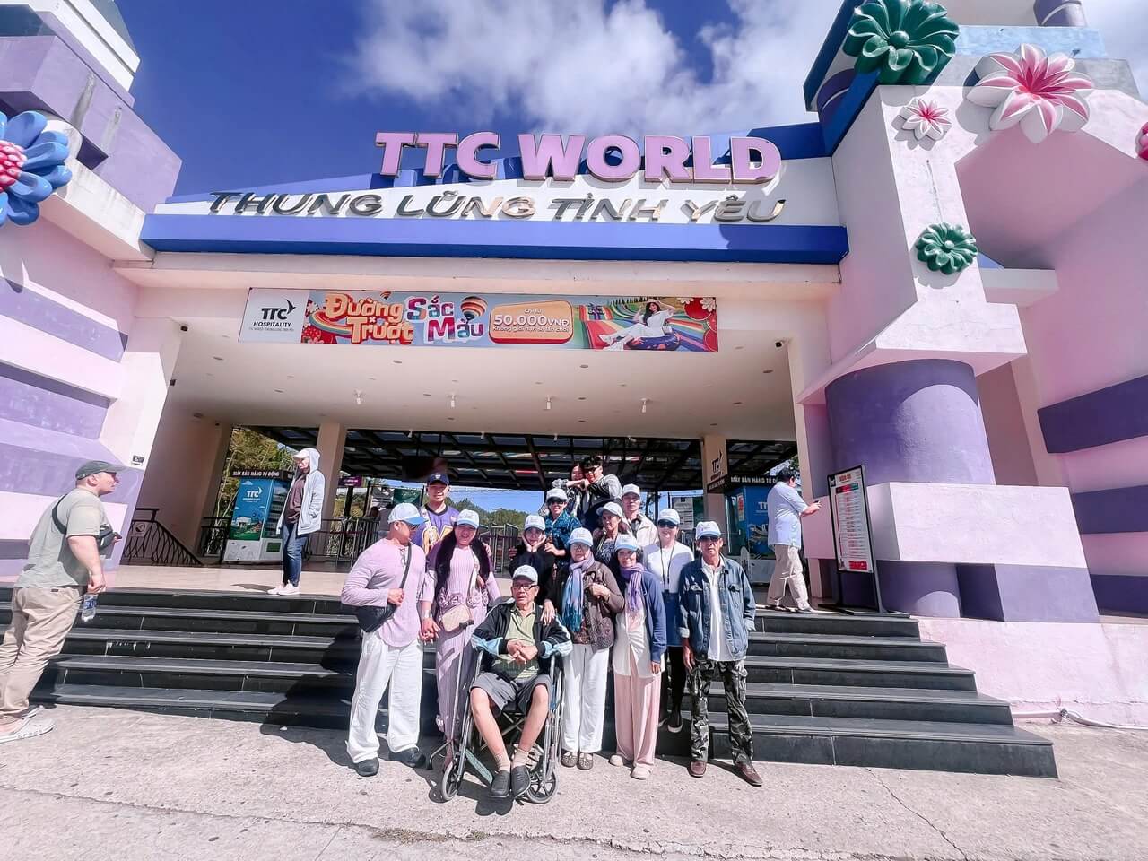 Tour Khach Doan Ta Dung Da Lat 12 03 2026 06