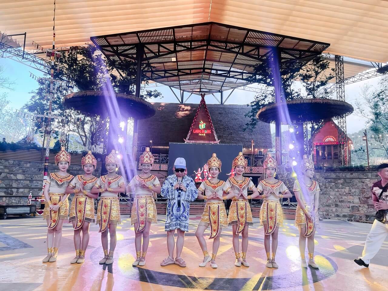 Tour Khach Doan Ta Dung Da Lat 12 03 2026 08