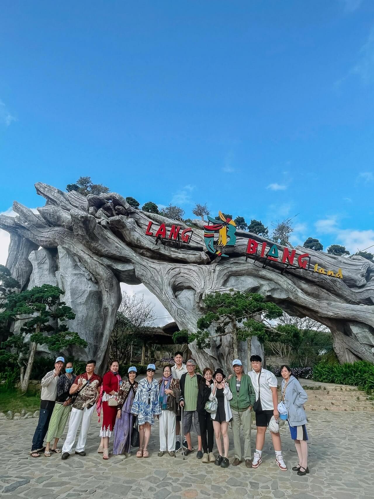 Tour Khach Doan Ta Dung Da Lat 12 03 2026 10