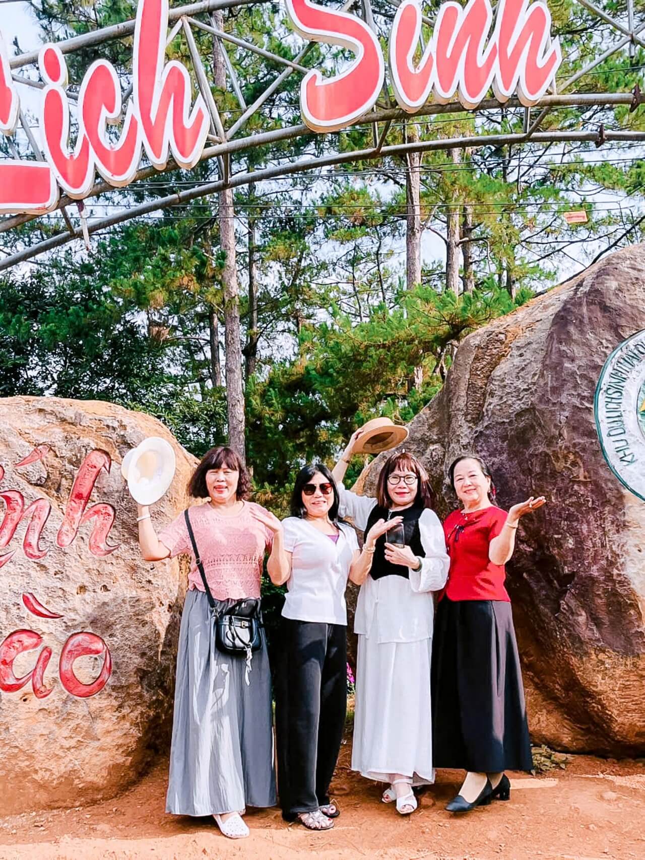 Tour Ghep Mang Den 24 04 2026 15