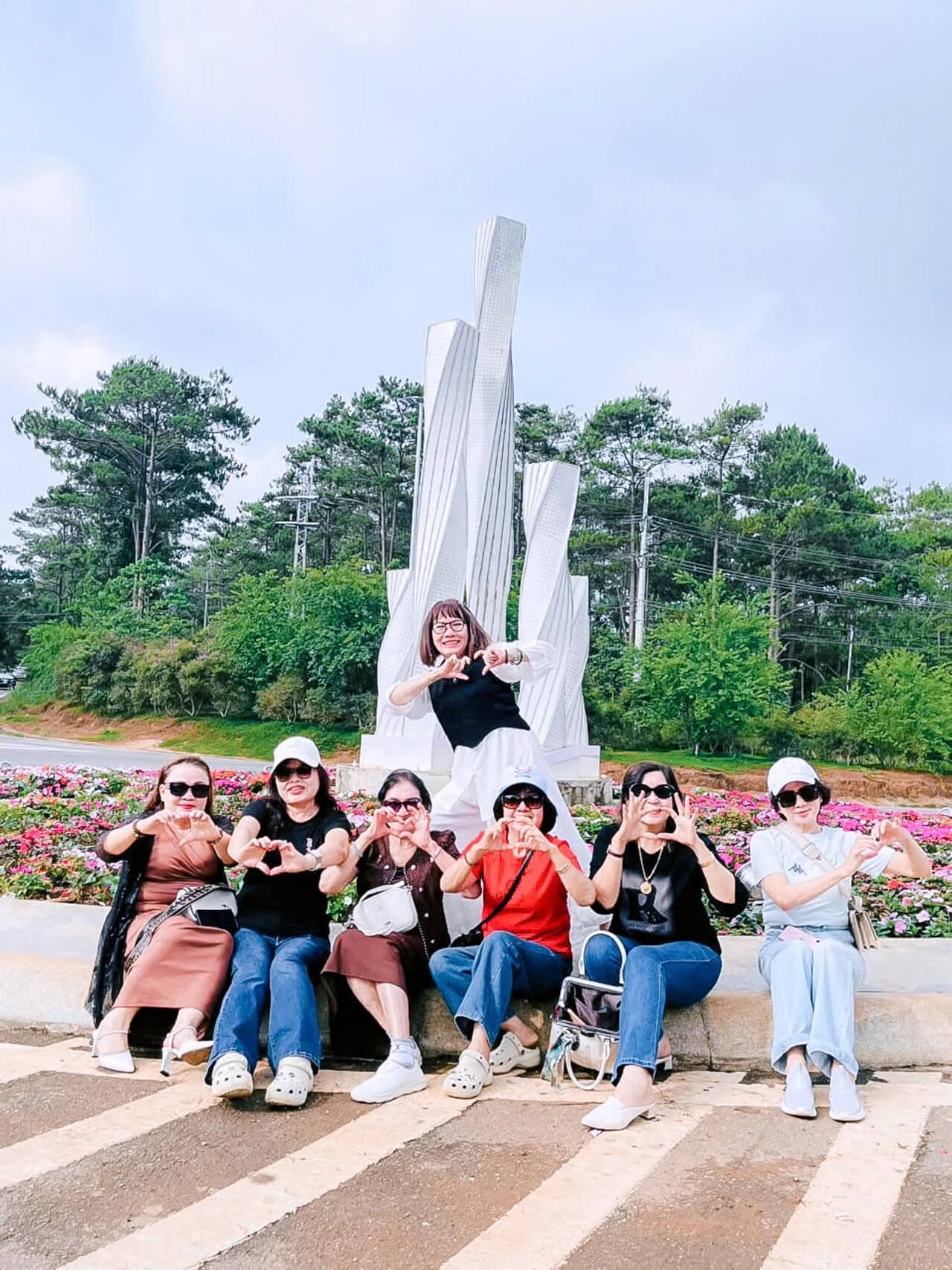 Tour Ghep Mang Den 24 04 2026 18