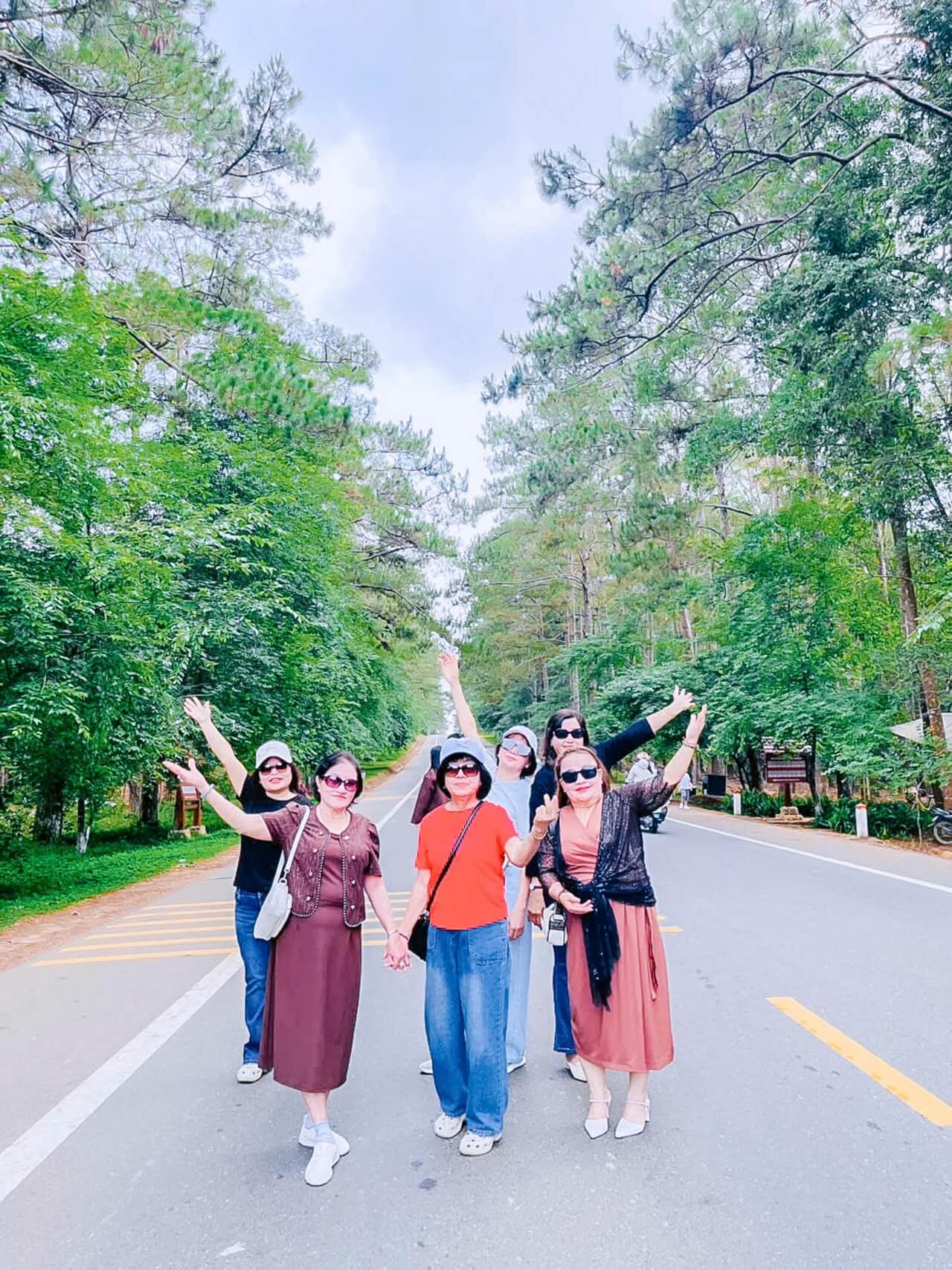 Tour Ghep Mang Den 24 04 2026 20