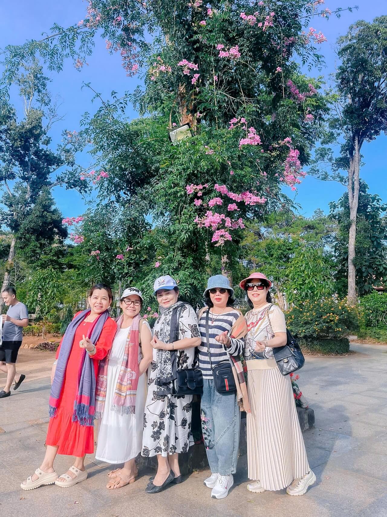 Tour Ghep Mang Den 28 05 2026 07