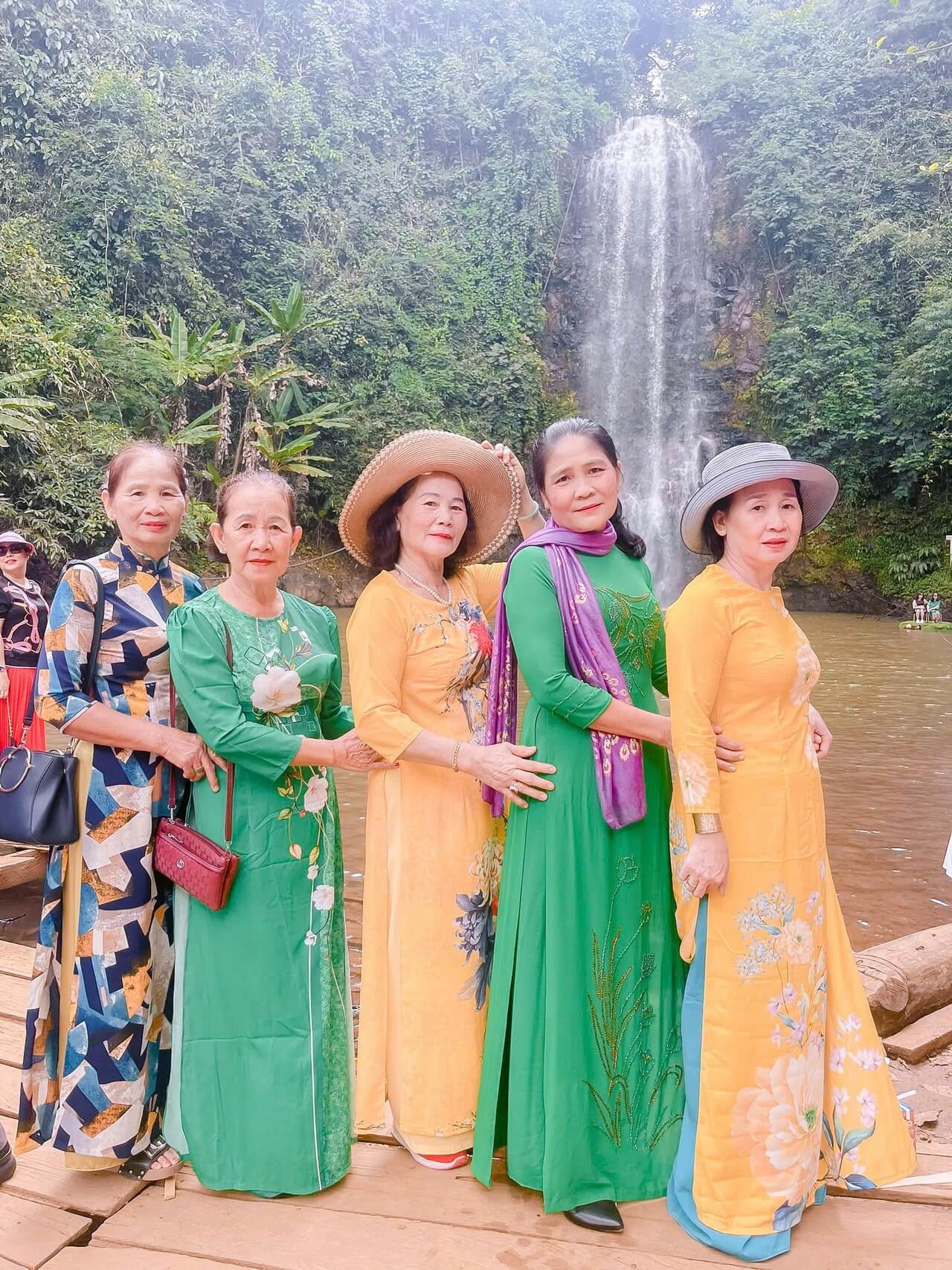 Tour Ghep Mang Den 28 05 2026 20