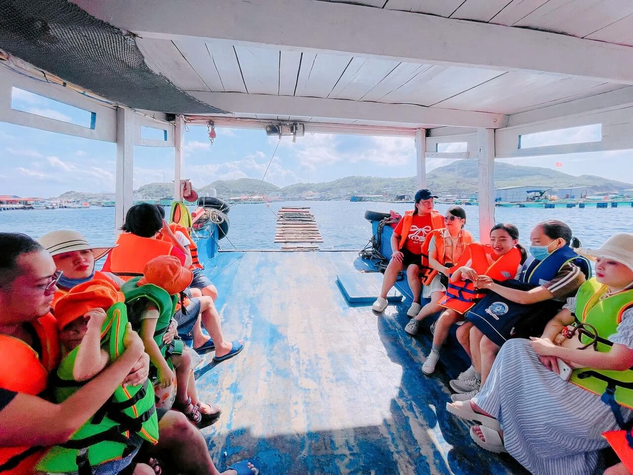 Tour Khach Doan Binh Hung 09 05 2026 03