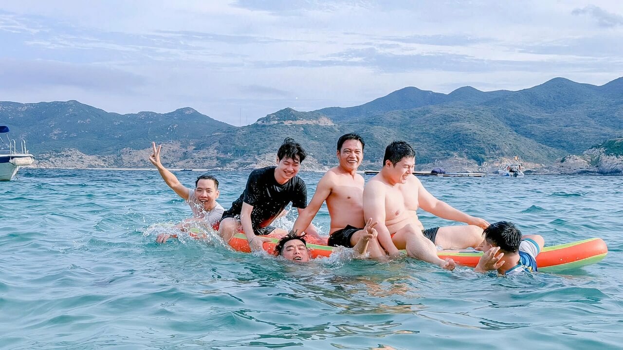 Tour Khach Doan Binh Hung 16 05 2026 05