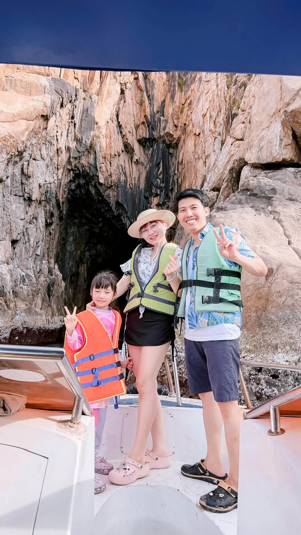 Tour Khach Doan Binh Hung 16 05 2026 11