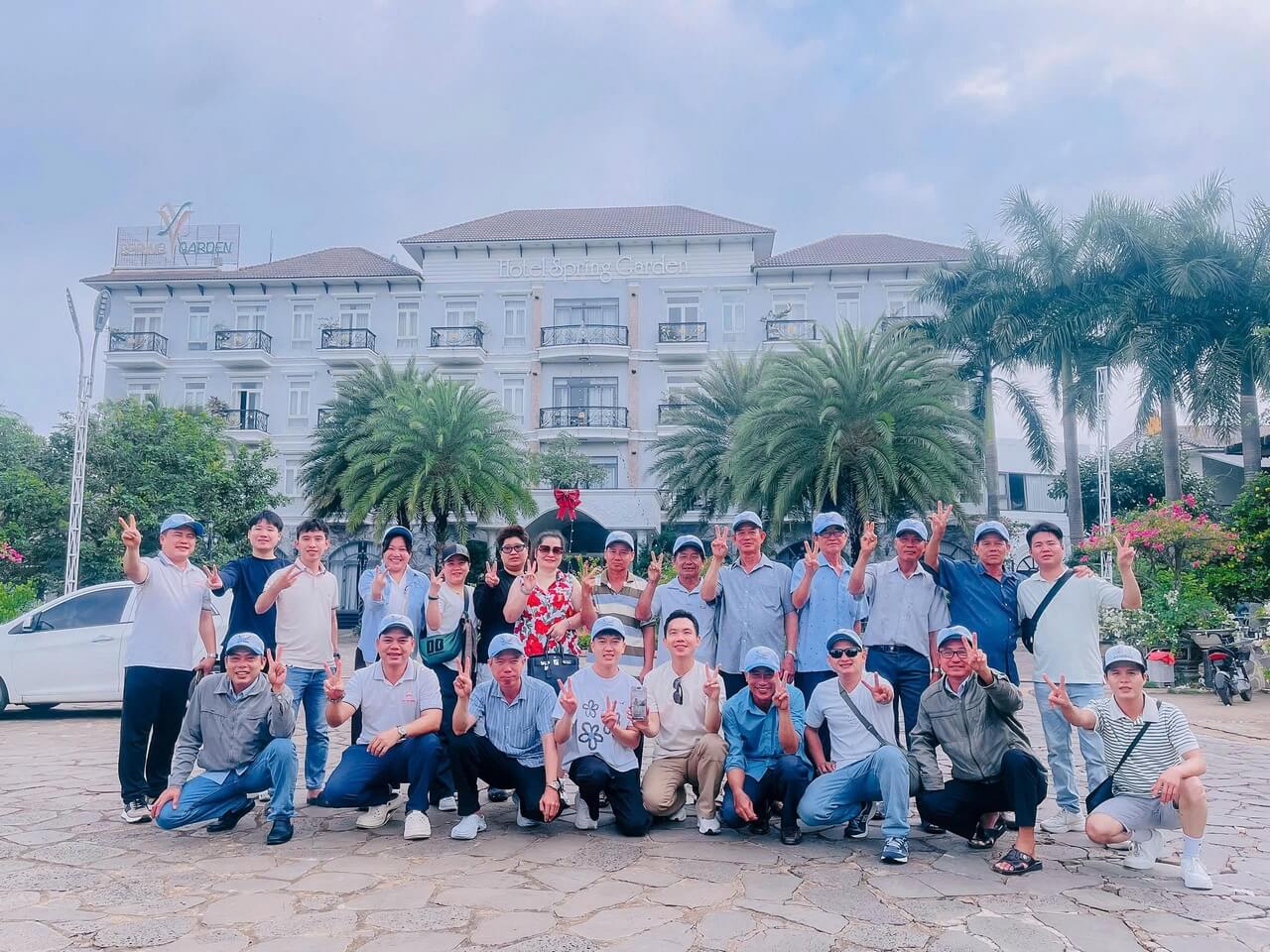 Tour Khach Doan Binh Hung 18 05 2026 01