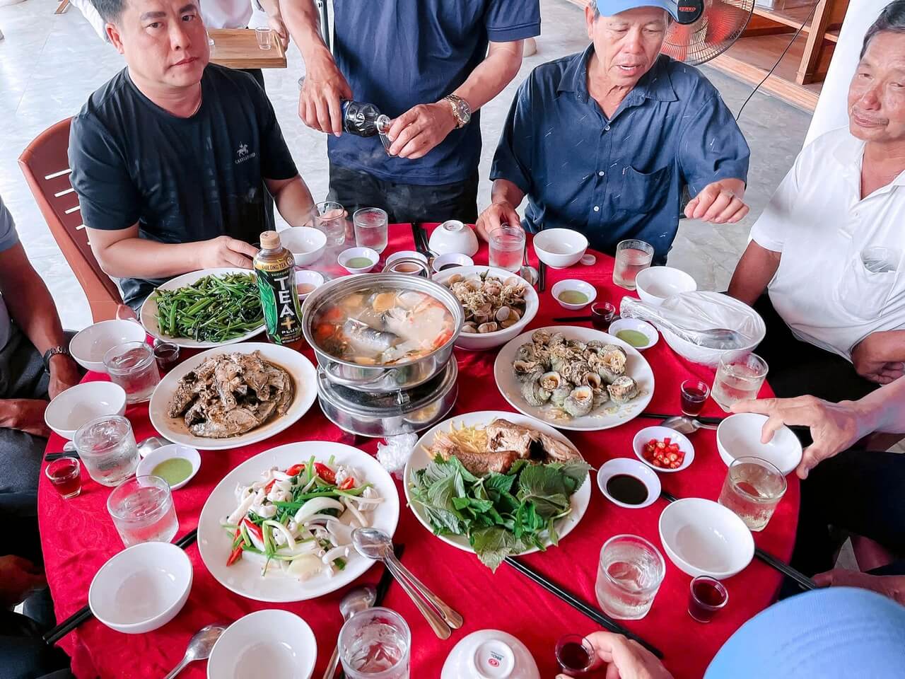 Tour Khach Doan Binh Hung 18 05 2026 02