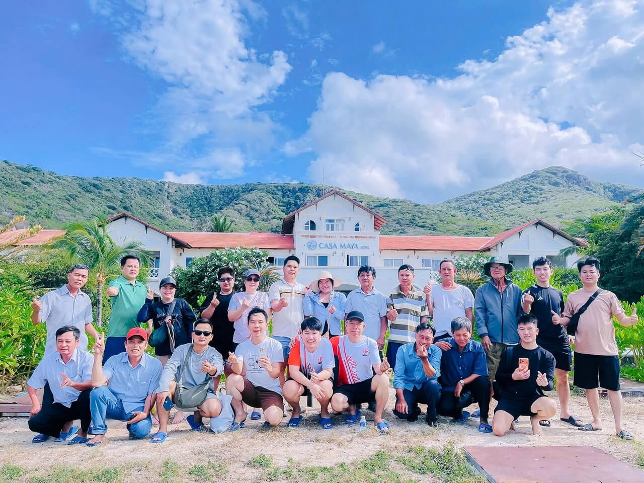 Tour Khach Doan Binh Hung 18 05 2026 07