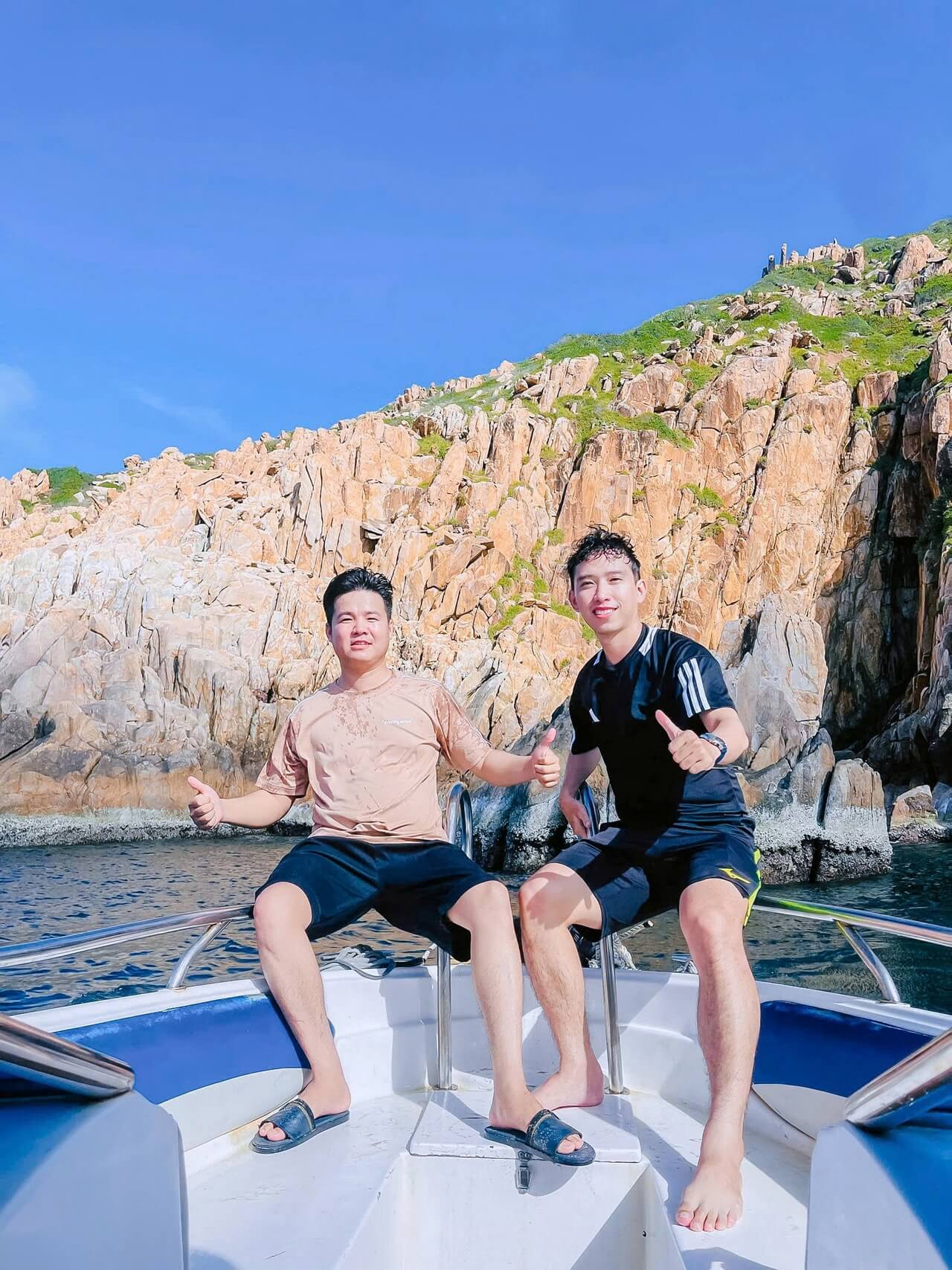 Tour Khach Doan Binh Hung 18 05 2026 09