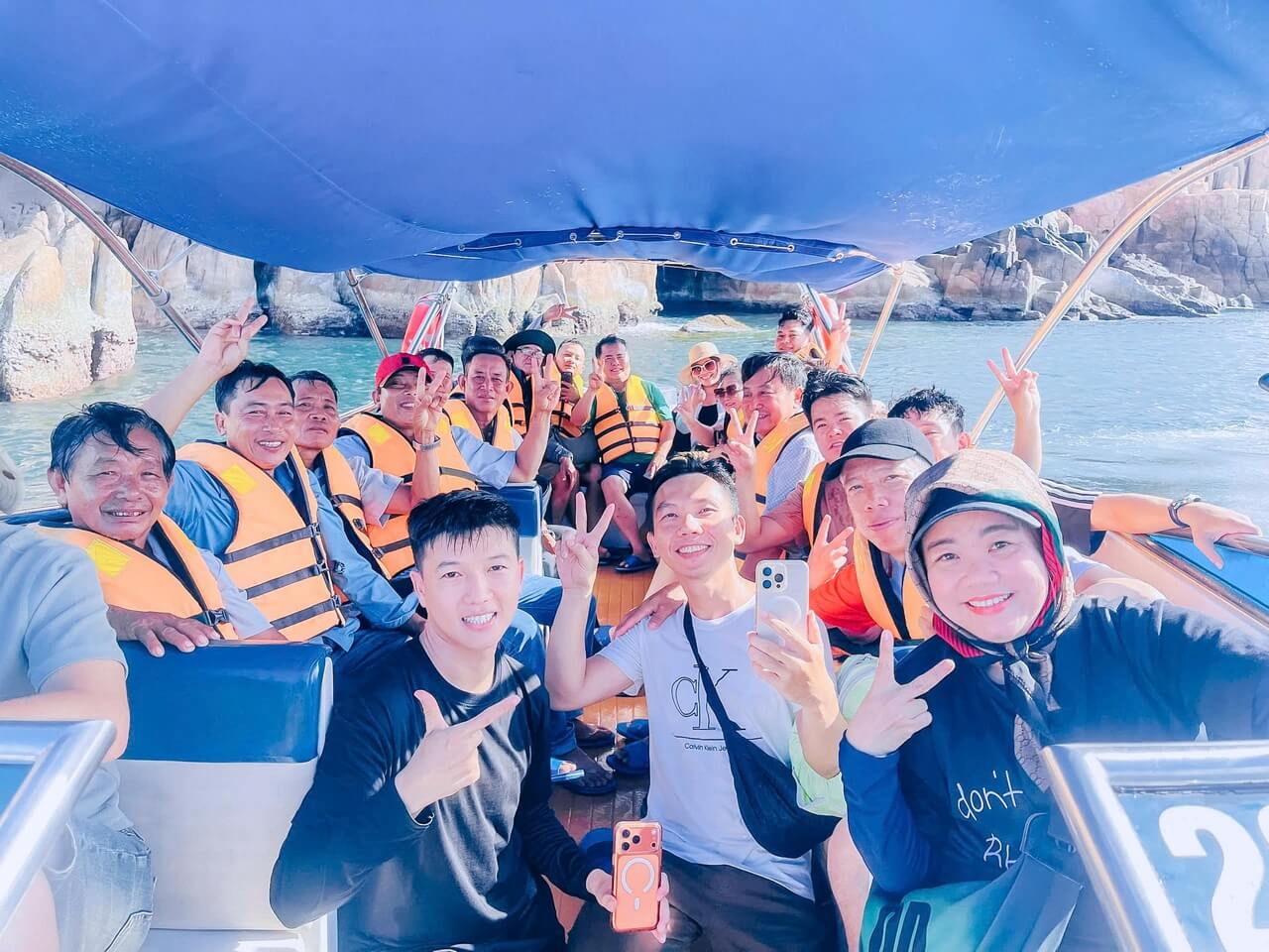 Tour Khach Doan Binh Hung 18 05 2026 12