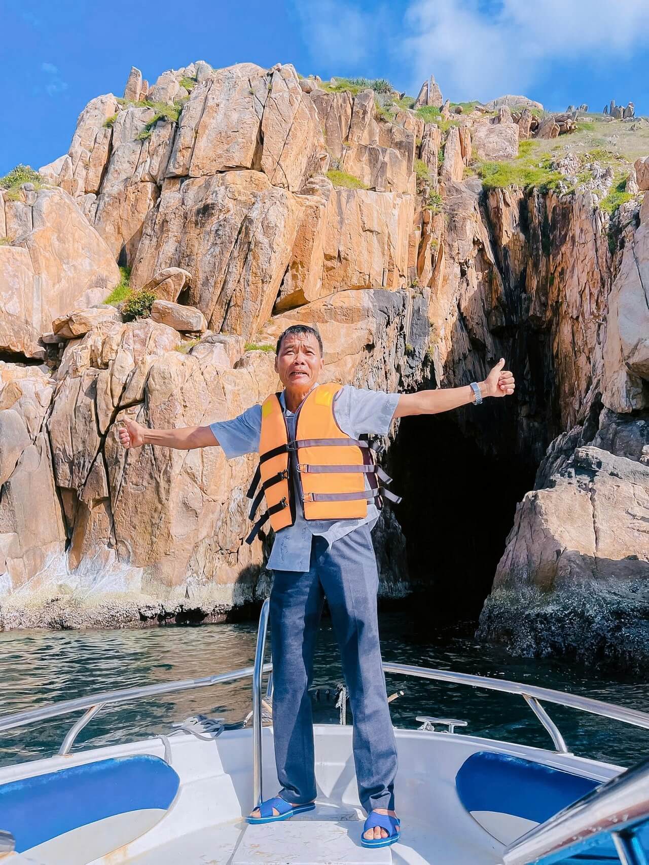 Tour Khach Doan Binh Hung 18 05 2026 17