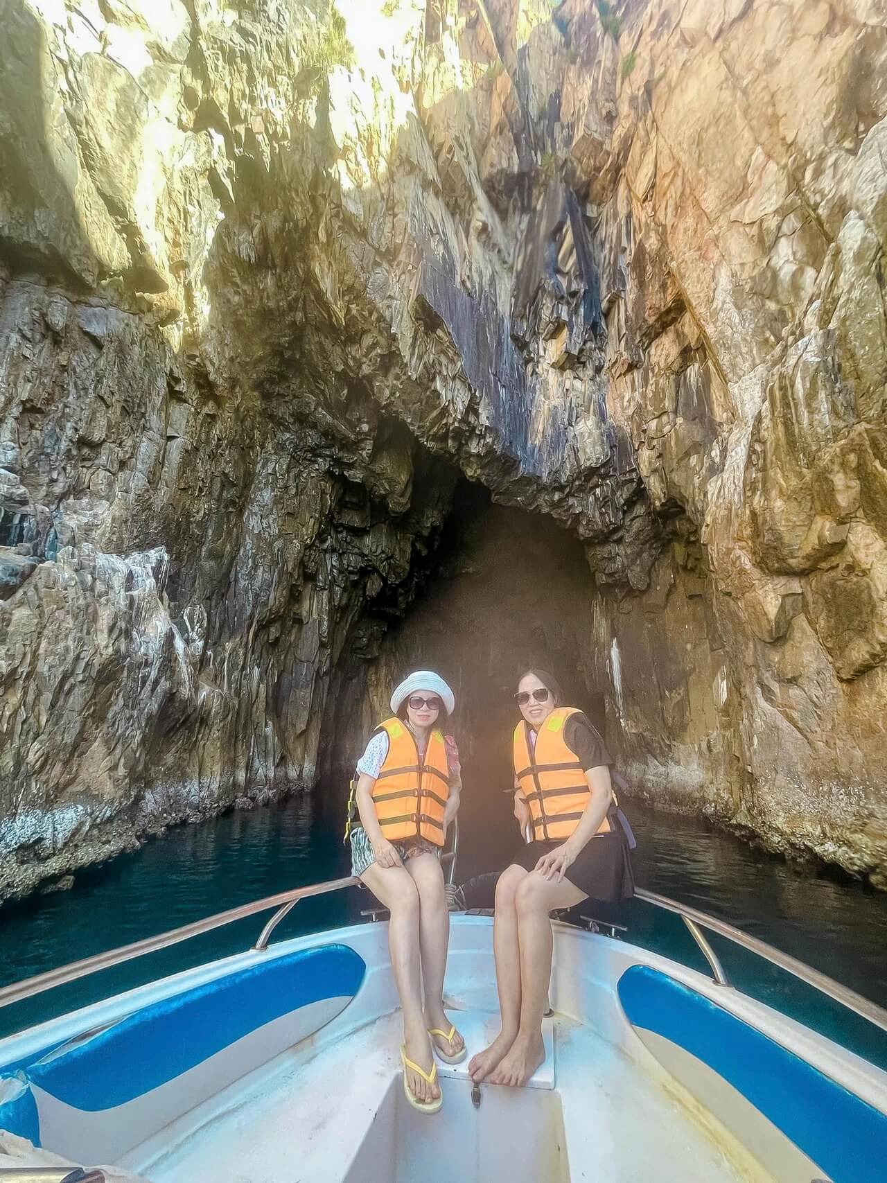Tour Khach Doan Binh Hung 20 06 2026 21