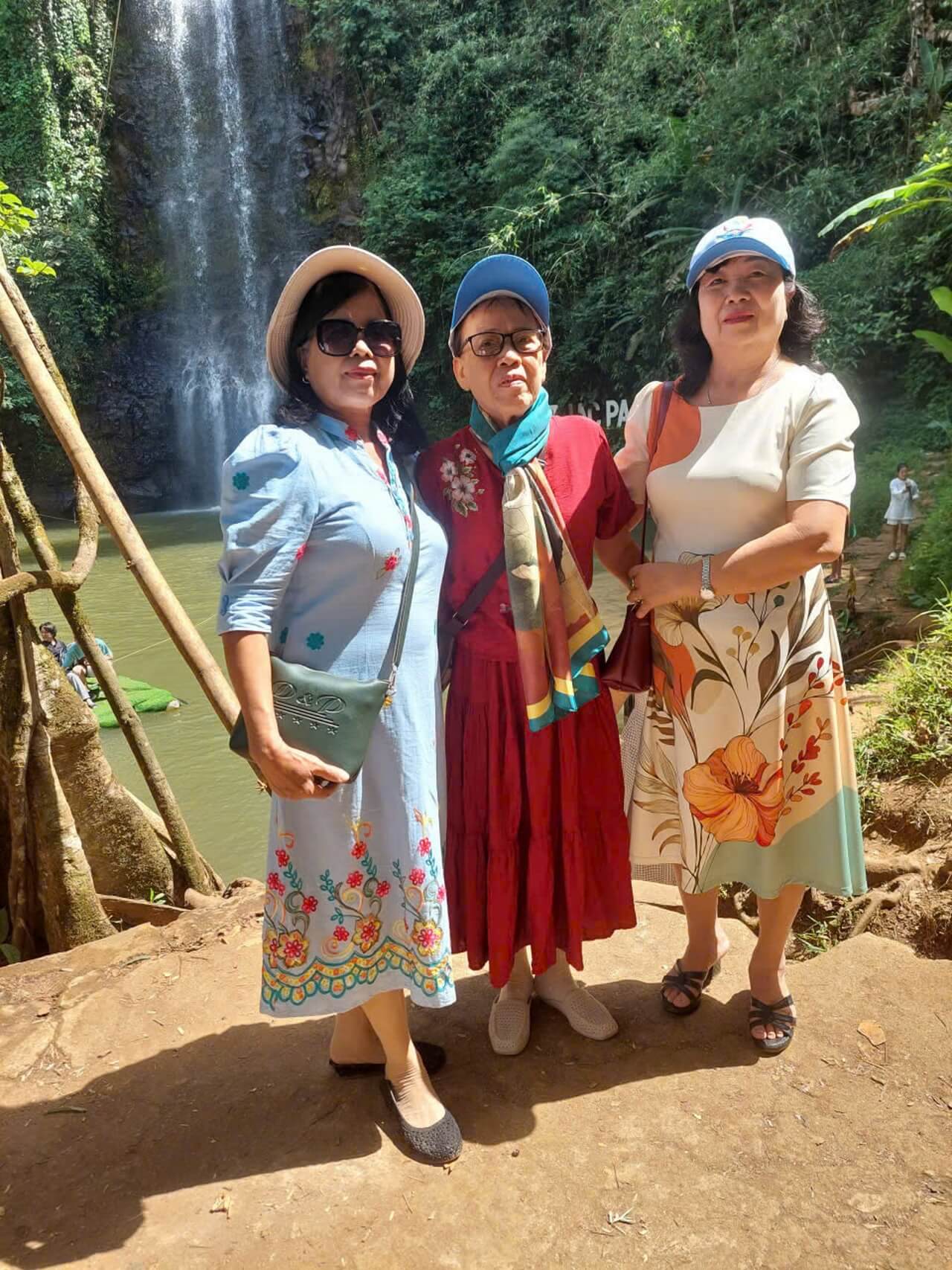 Tour Khach Doan Mang Den 19 06 2026 05