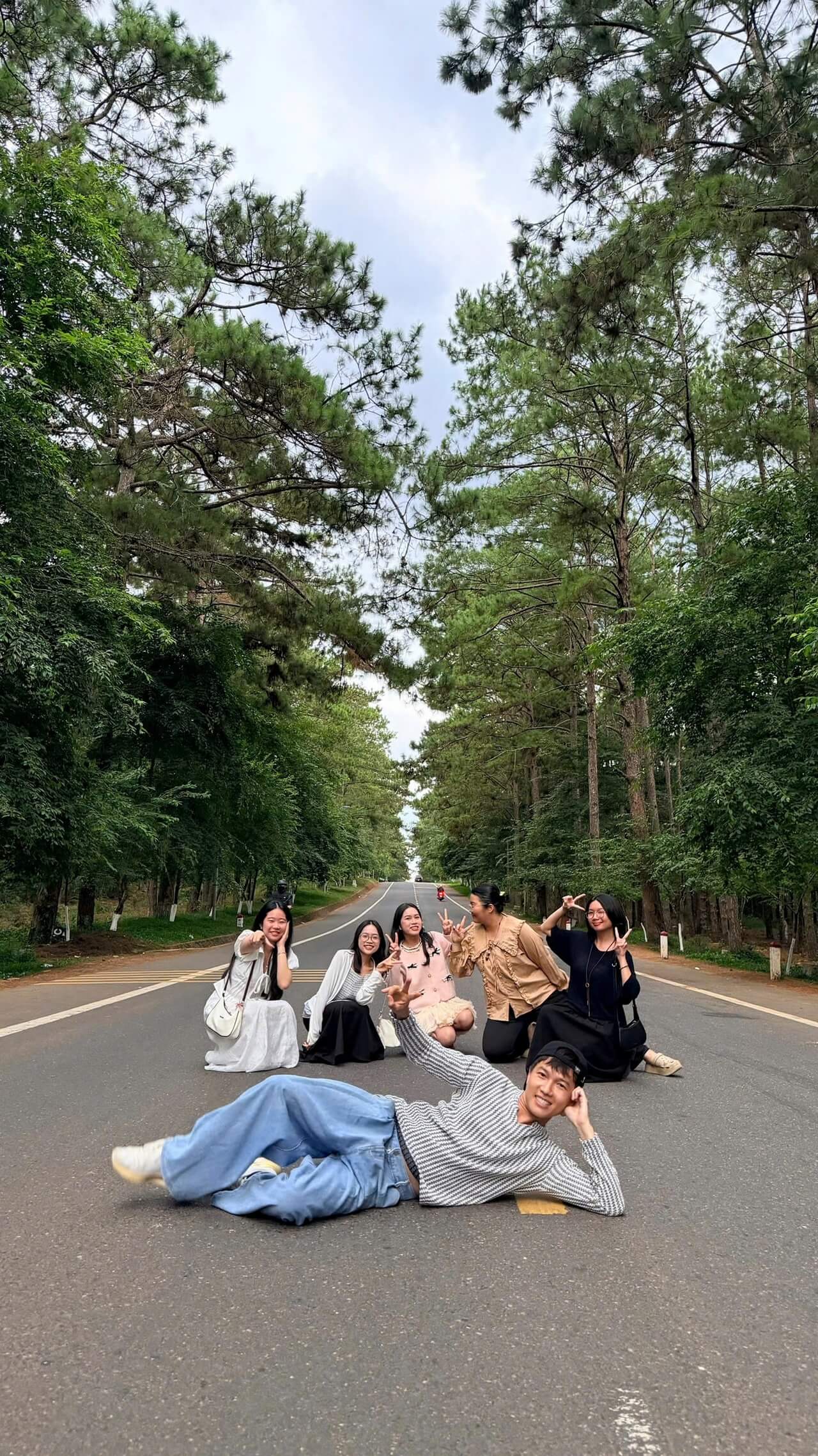 Tour Khach Doan Mang Den 19 06 2026 07