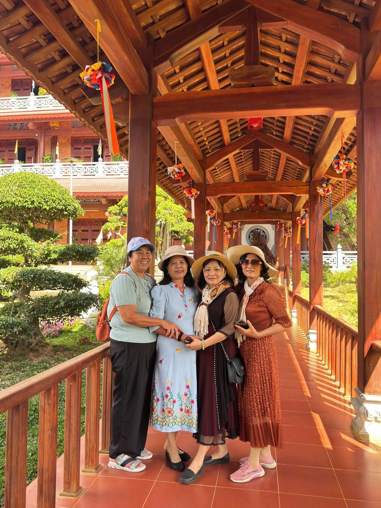 Tour Khach Doan Mang Den 19 06 2026 23