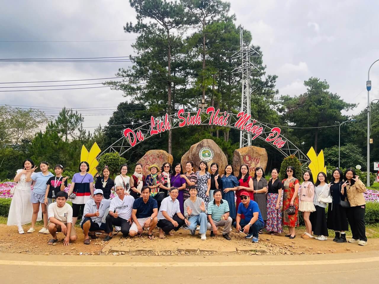 Tour Khach Doan Mang Den 19 06 2026 24