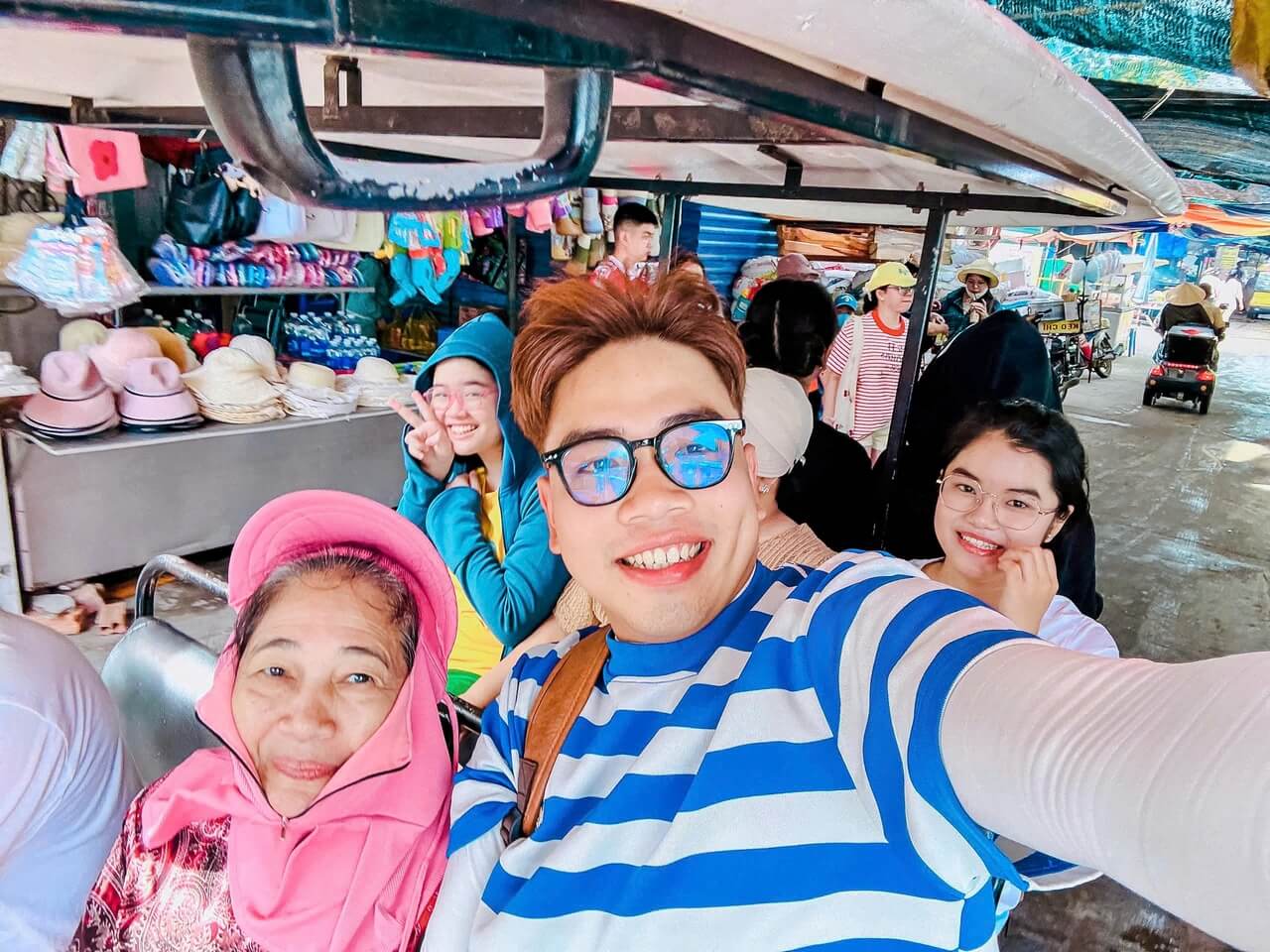 Tour Khach Doan Binh Hung 07 08 2026 03