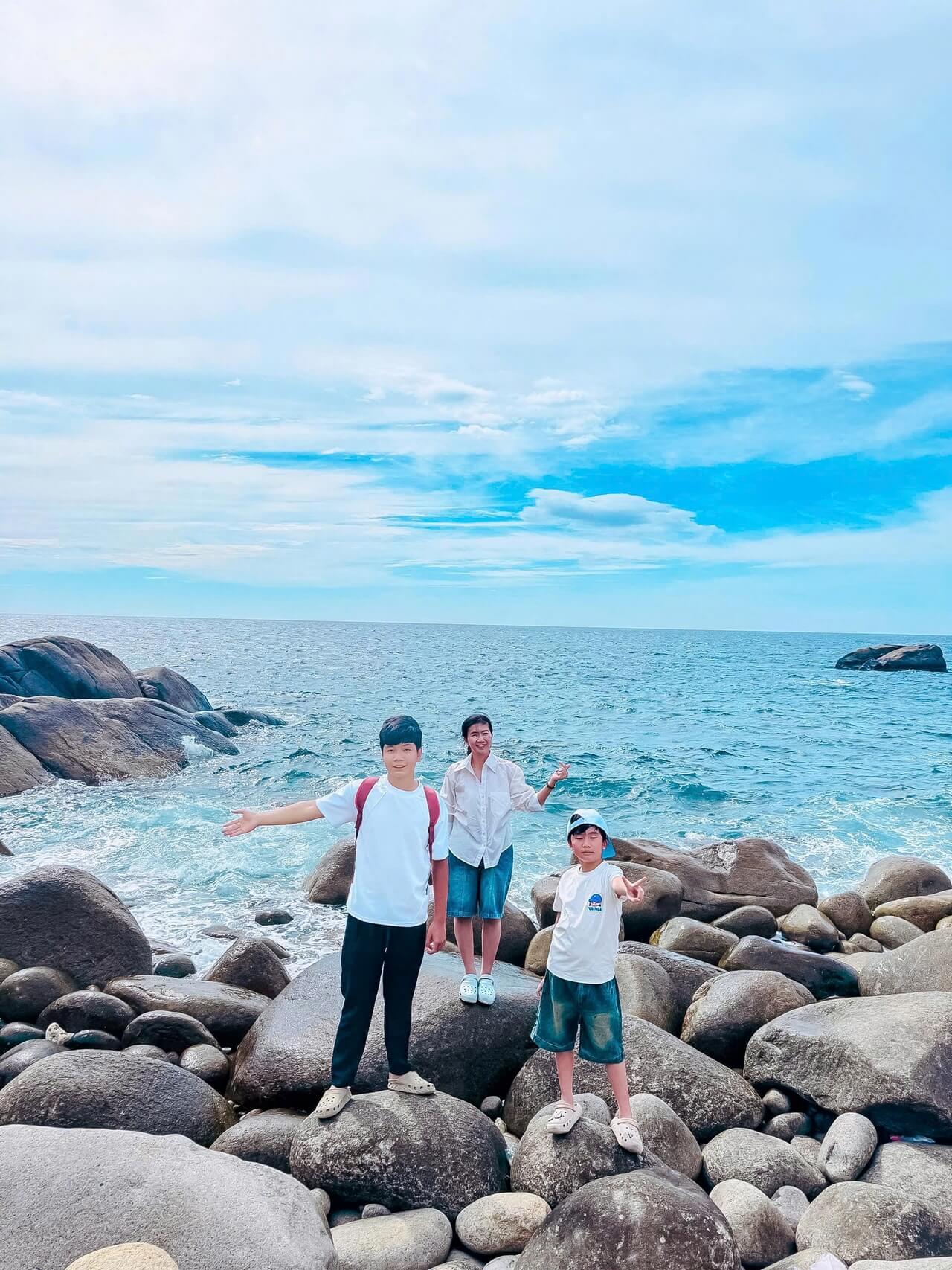 Tour Khach Doan Binh Hung 07 08 2026 09
