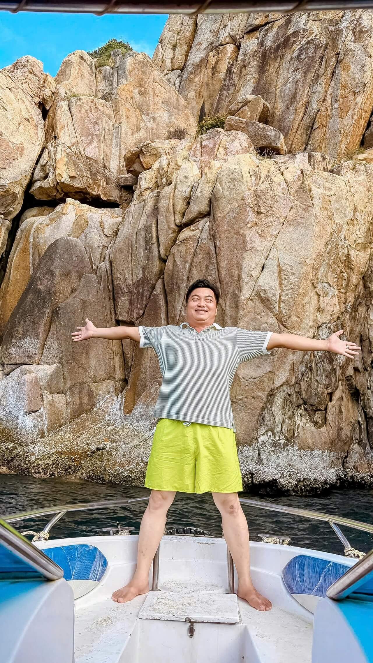 Tour Khach Doan Binh Hung 07 08 2026 15