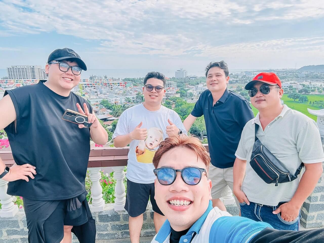 Tour Khach Doan Binh Hung 07 08 2026 38