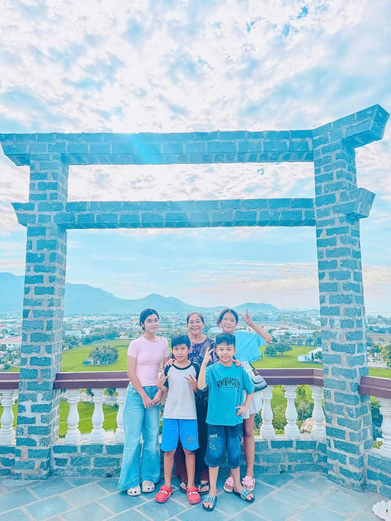 Tour Khach Doan Binh Hung 07 08 2026 39