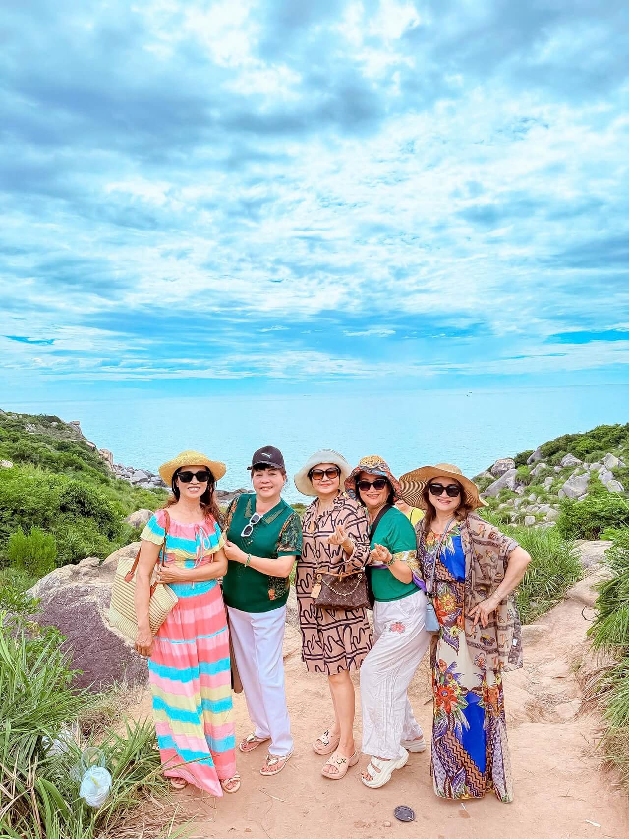 Tour Khach Doan Binh Hung 10 08 2026 08