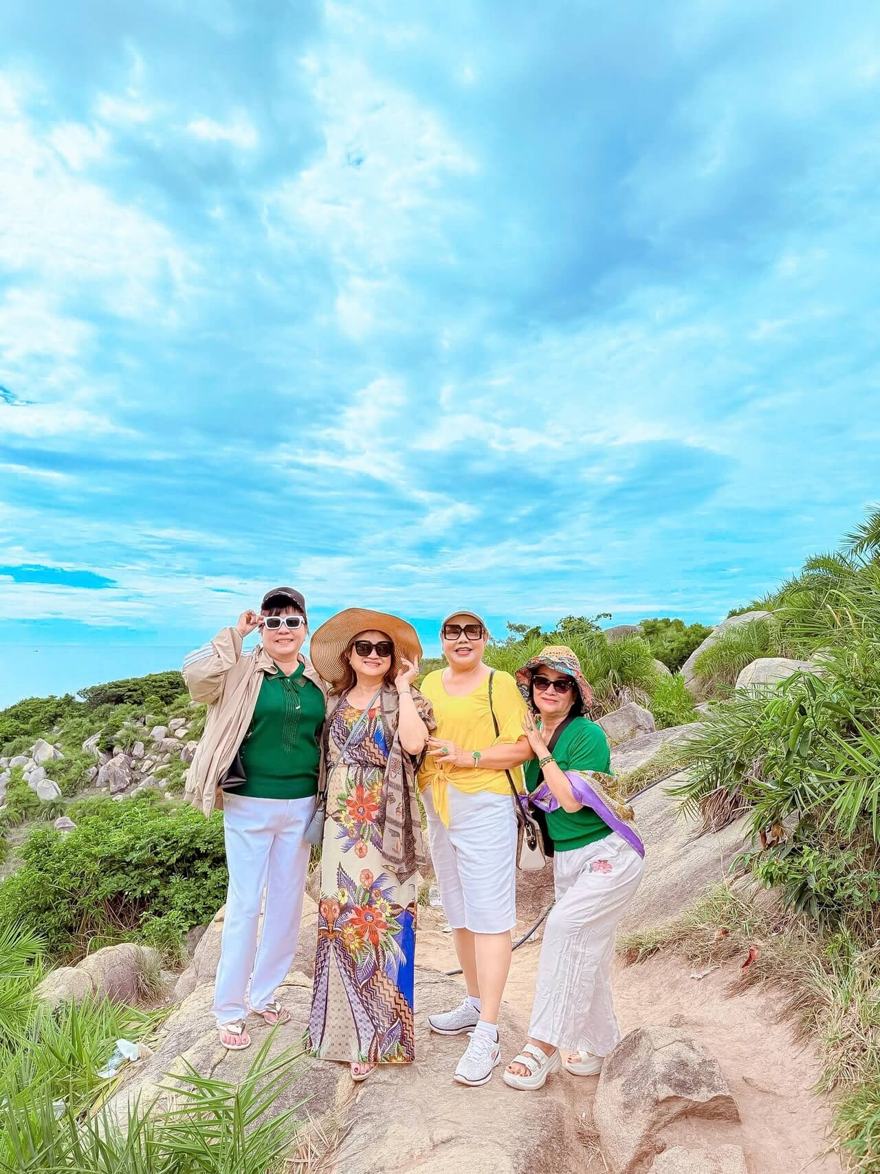 Tour Khach Doan Binh Hung 10 08 2026 10