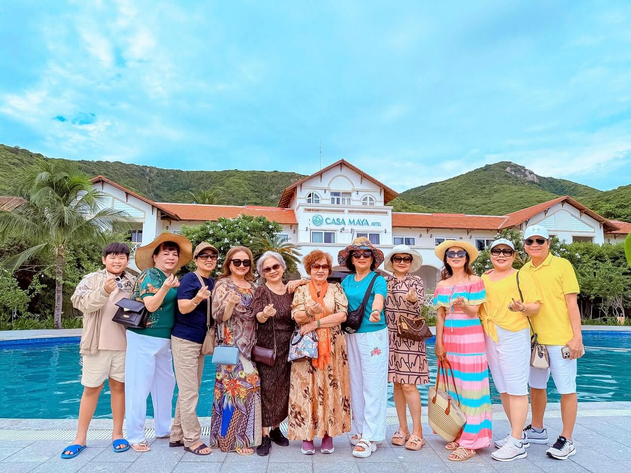 Tour Khach Doan Binh Hung 10 08 2026 11