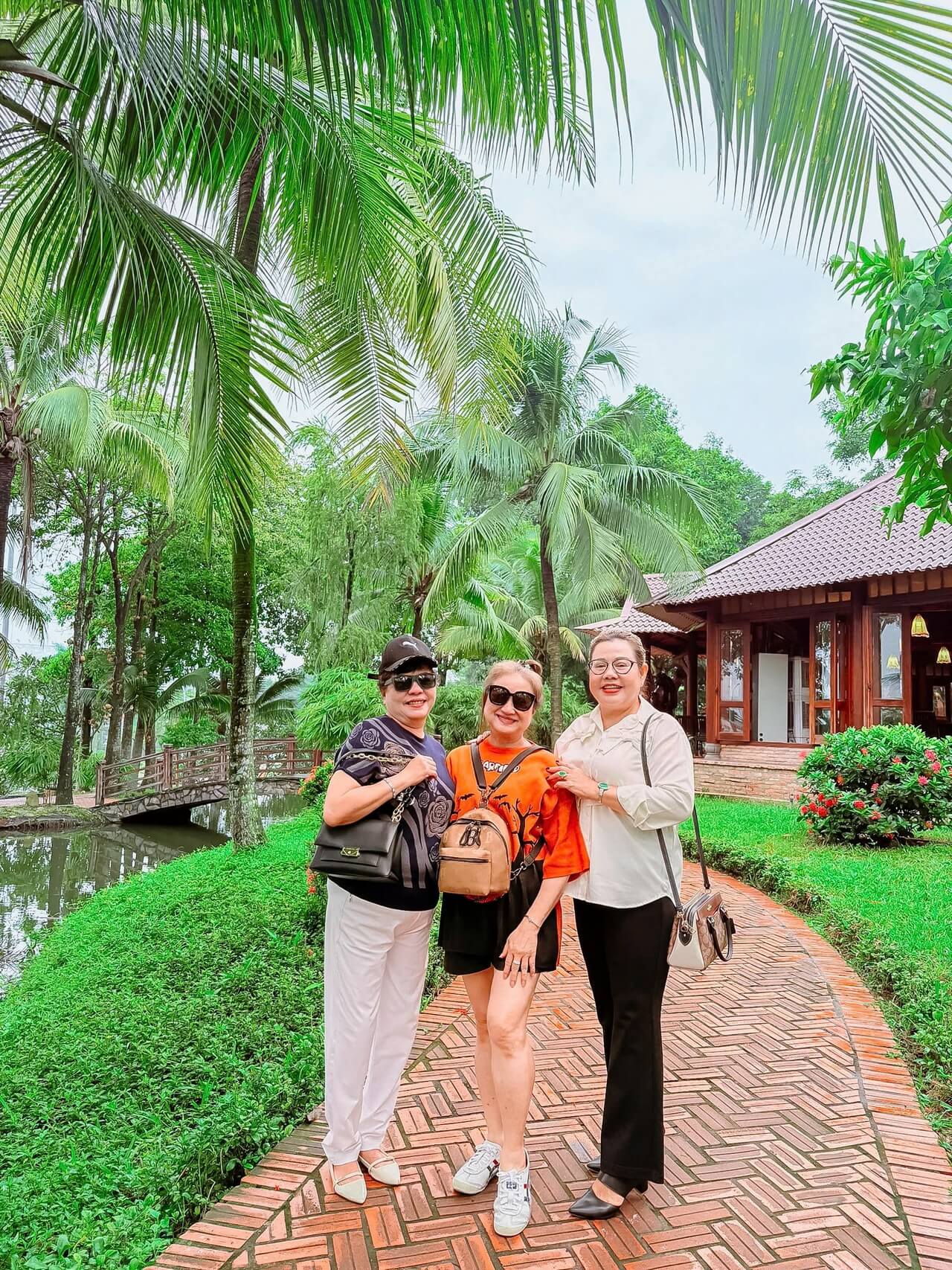 Tour Khach Doan Binh Hung 10 08 2026 22
