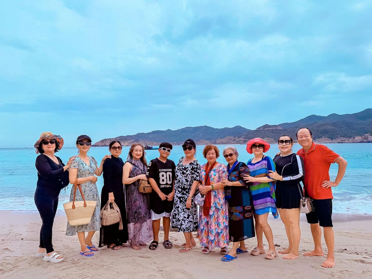 Tour Khach Doan Binh Hung 10 08 2026 31